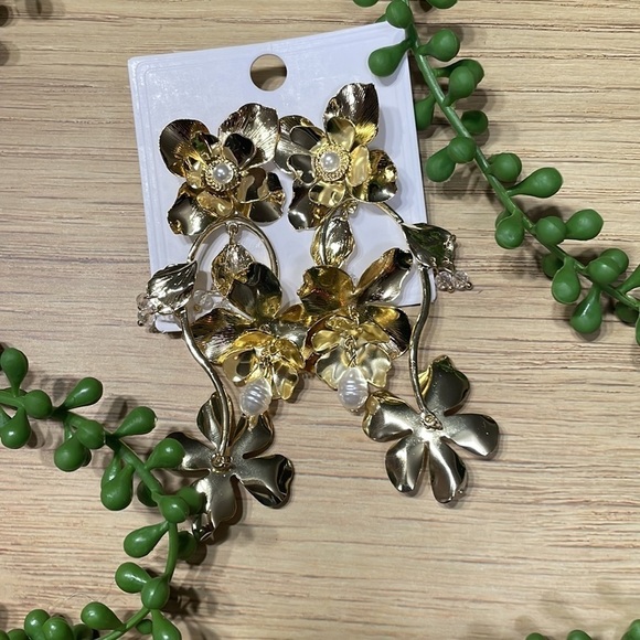 Zara Flower Pearl Drop Earrings - Picture 10 of 14